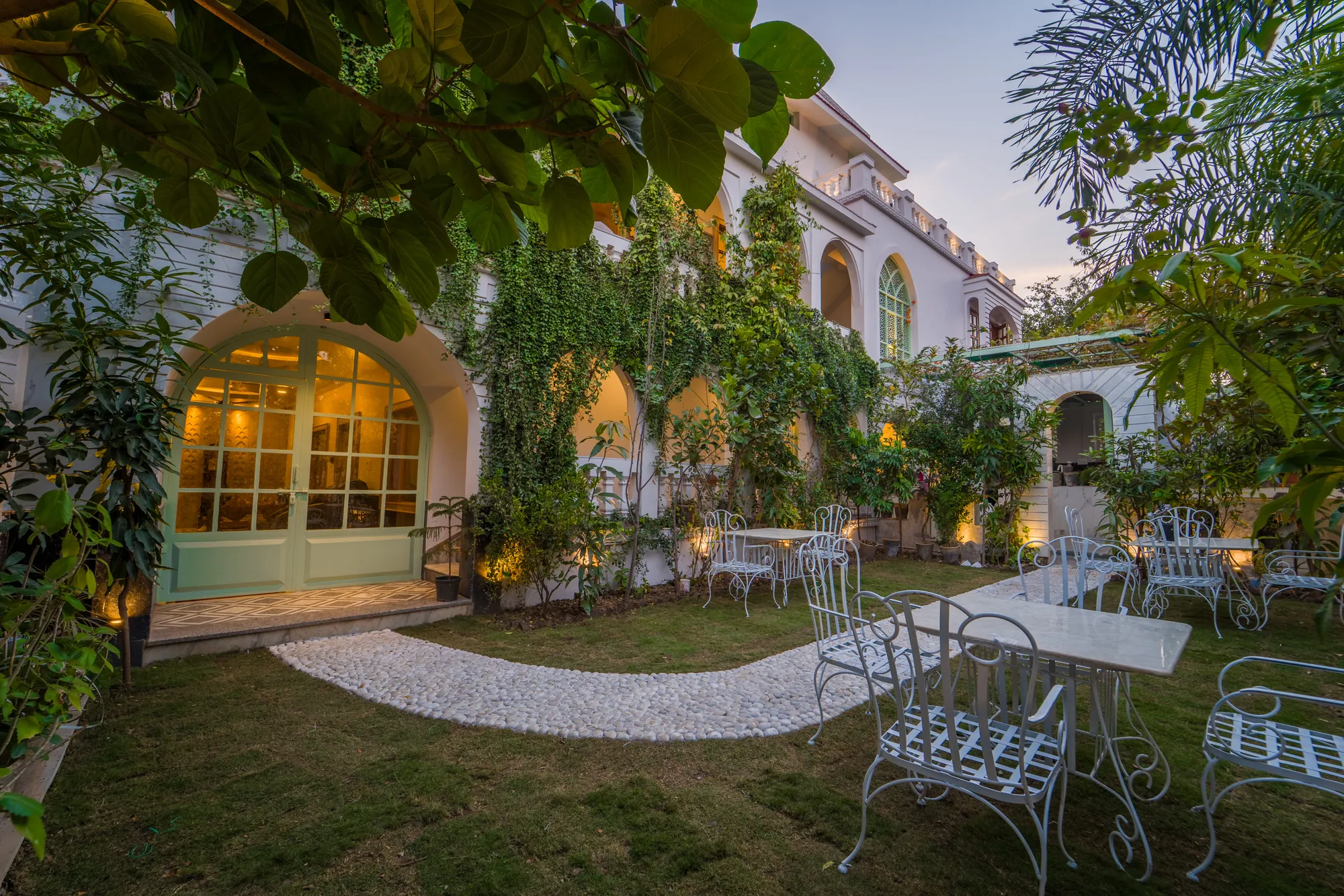 Lumira Queensbury Villa stay property