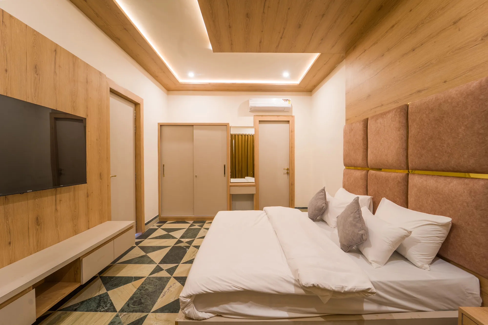 Luxury Villa Bedroom & Suite
