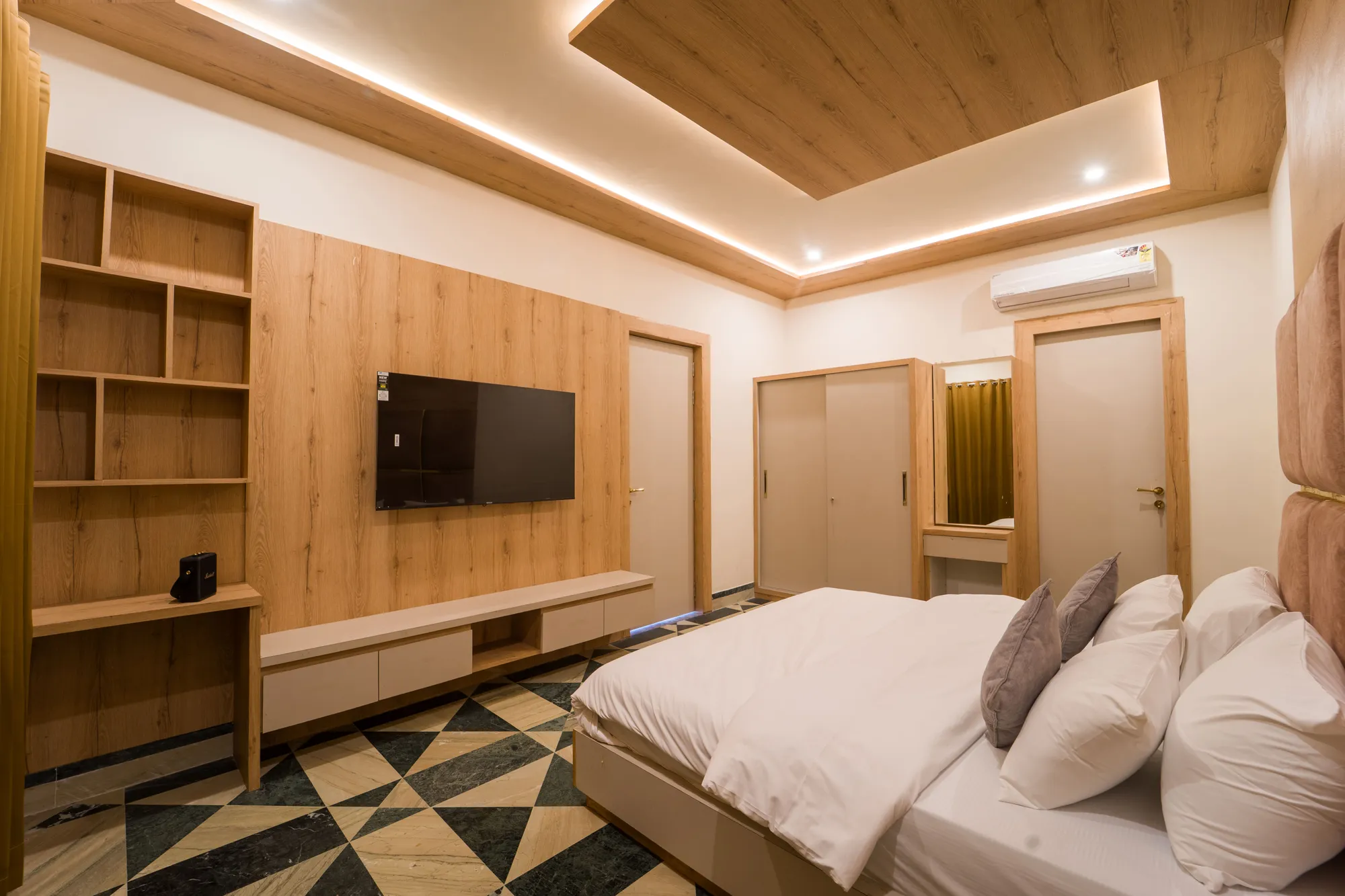 Luxury Villa Bedroom & Suite