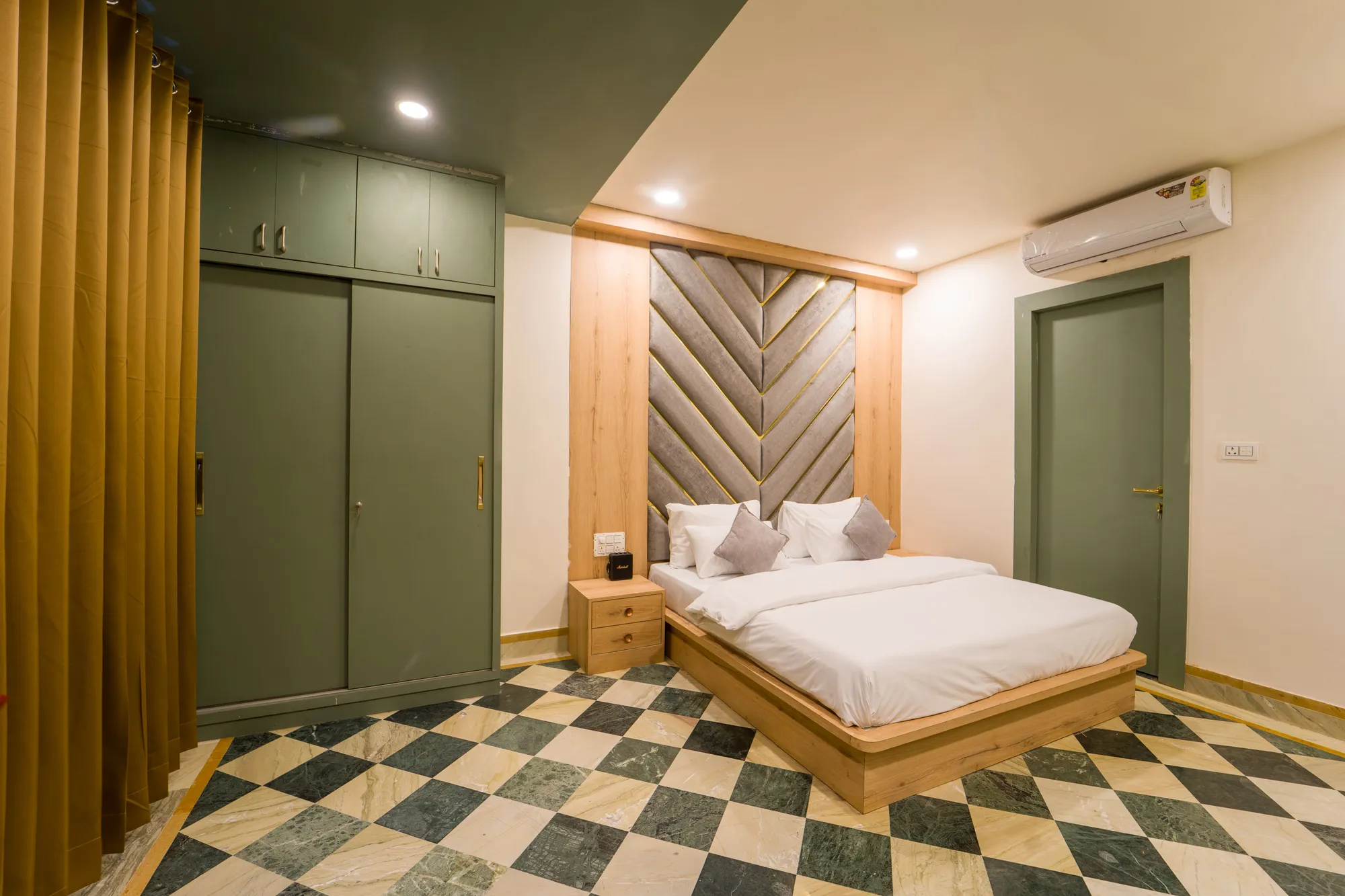 Luxury Villa Bedroom & Suite