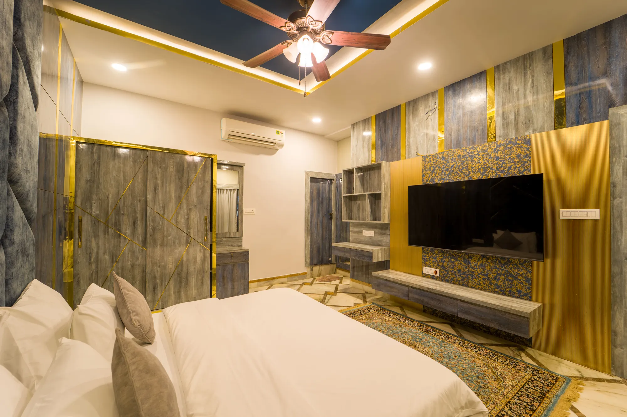 Luxury Villa Bedroom & Suite