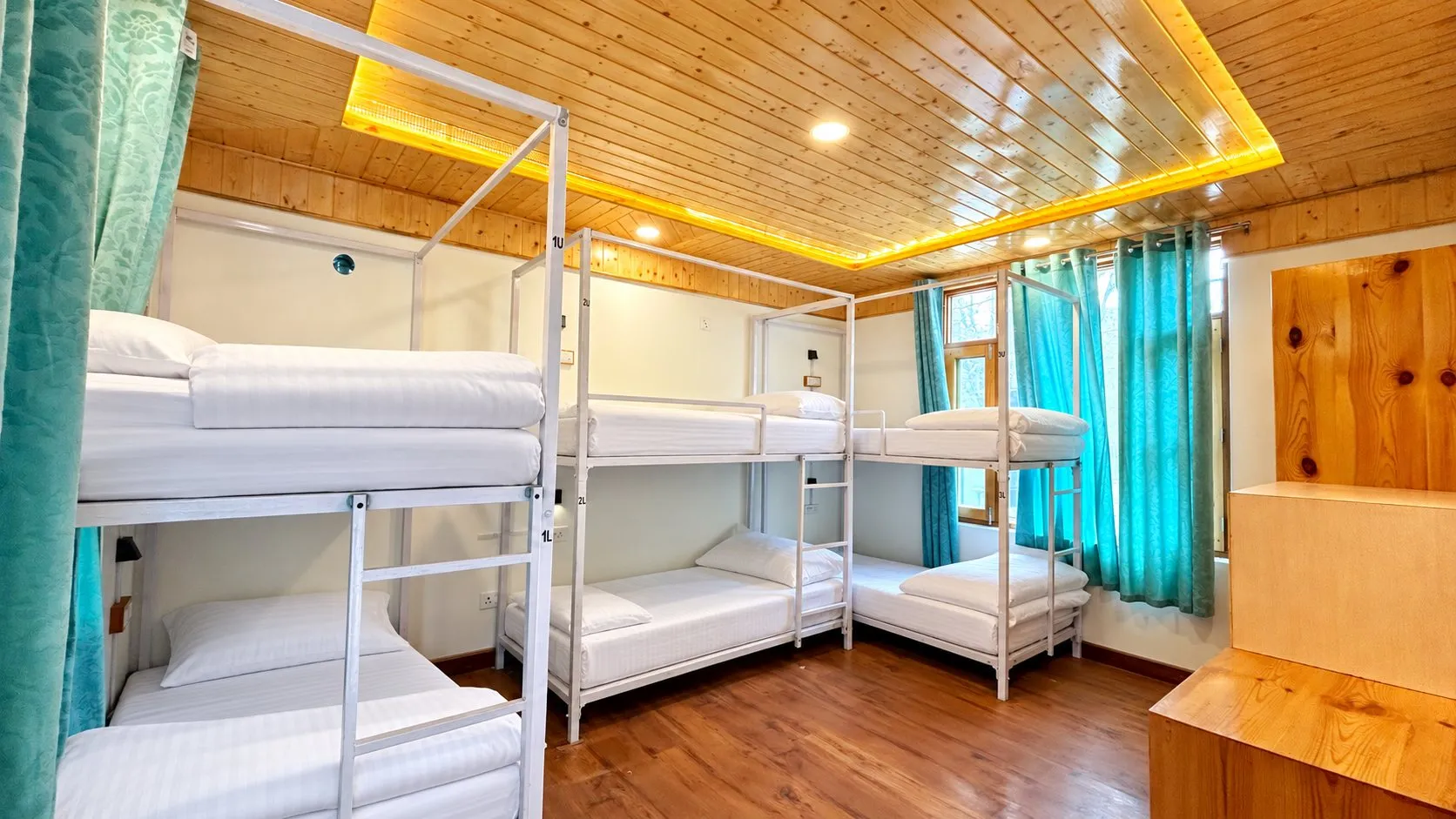 6-Bed Mixed Dorm